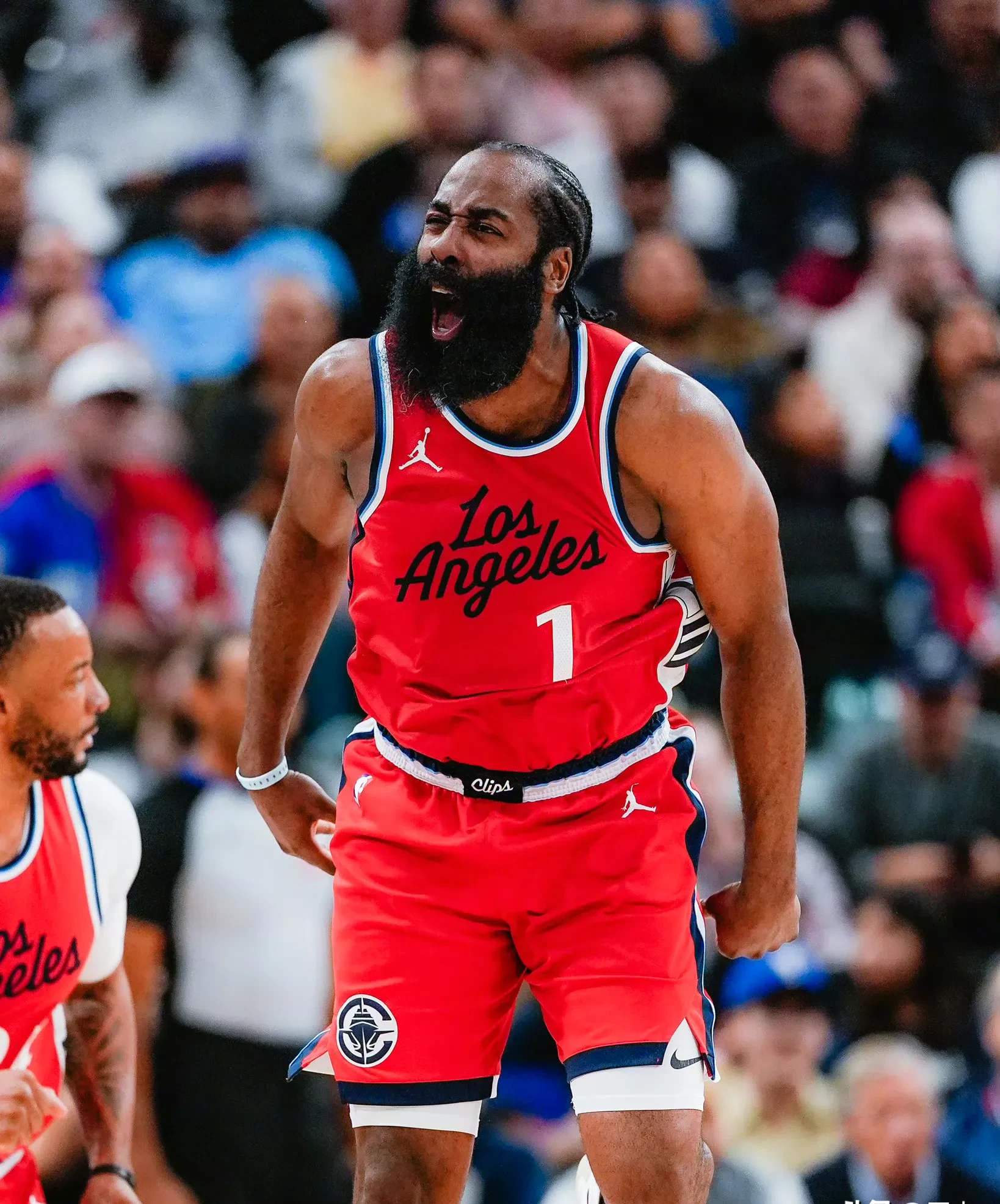 关于哈登回归赛场，出色防守首场状态亮眼，TL观众沸腾！的信息